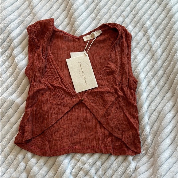 Savannah Morrow Zuma Top in Scarlette - Picture 2 of 7